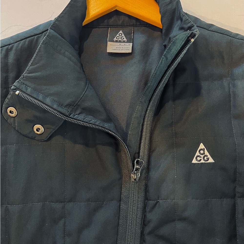 Nike ACG Black Quilted Women’s M Jacket - Picture 4 of 5